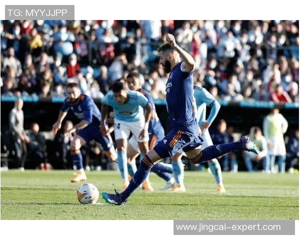 德甲激战:那不勒斯险胜多特蒙德帽子戏法引发争议判罚风波